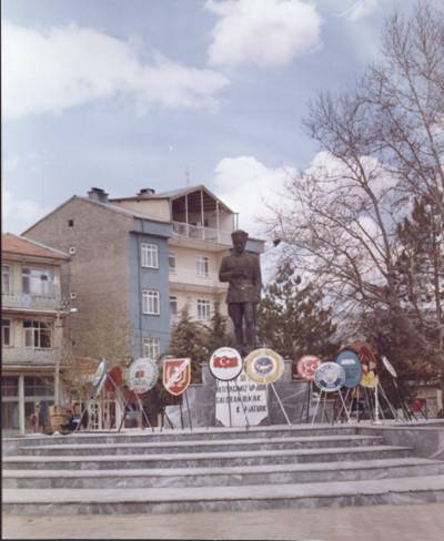 Bozkır İlçesi’ndeki Atatürk Anıtının eski hali
