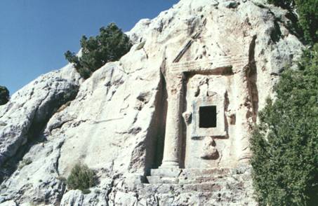 İsauria Antik Kenti’nde Bir Kaya Mezarı